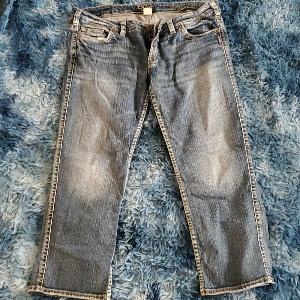 Silver capri's